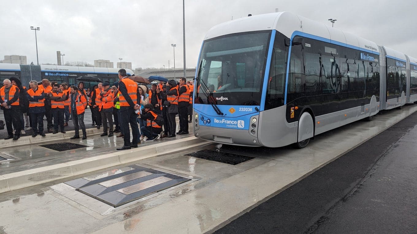 Tzen 4 : le "bus géant" 100% électrique débarque en Essonne le 10 février