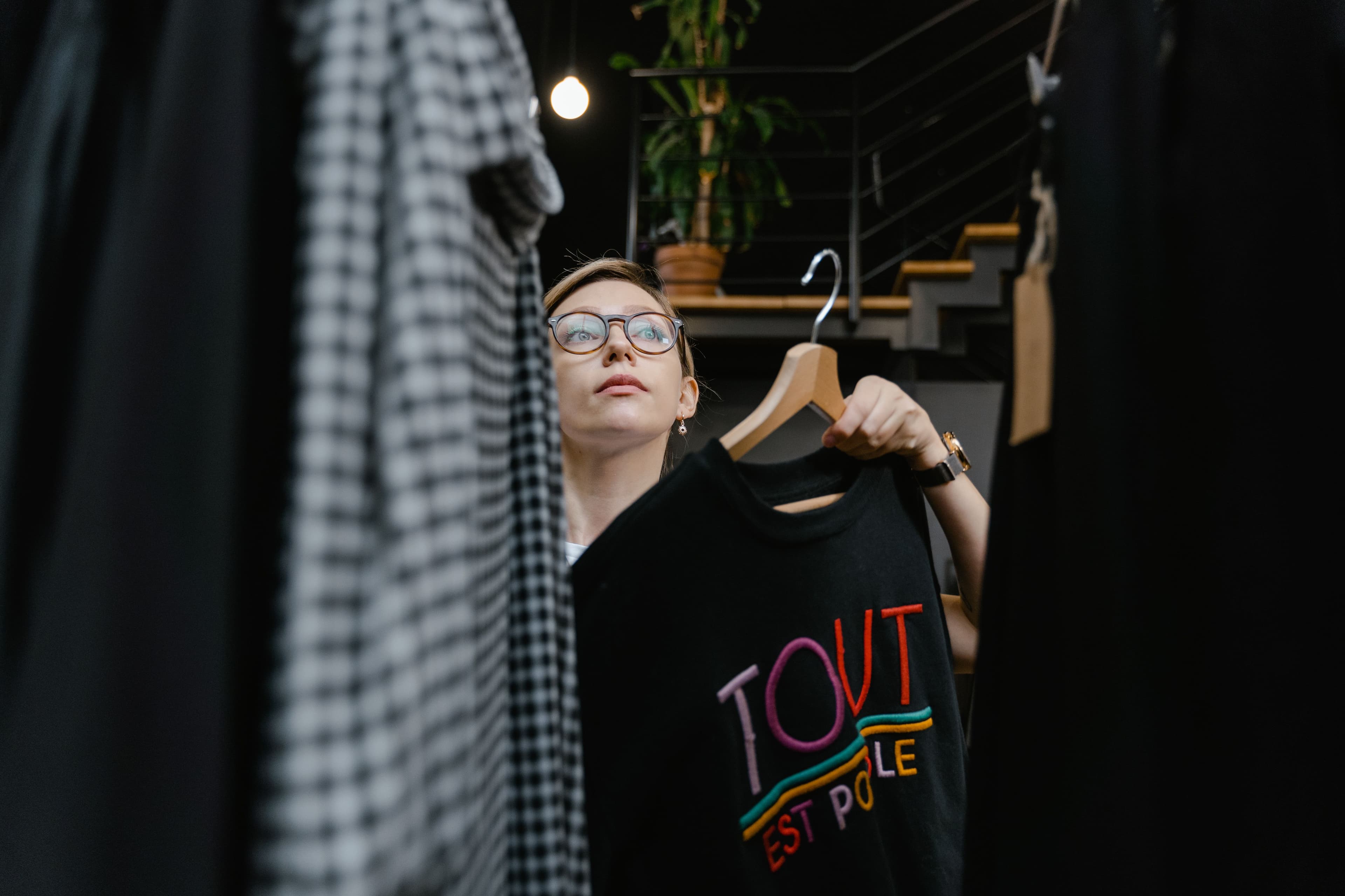 Créer sa marque avec des vêtements personnalisés : par où commencer ?